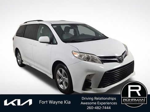 Used 2018 Toyota Sienna LE FWD image 4