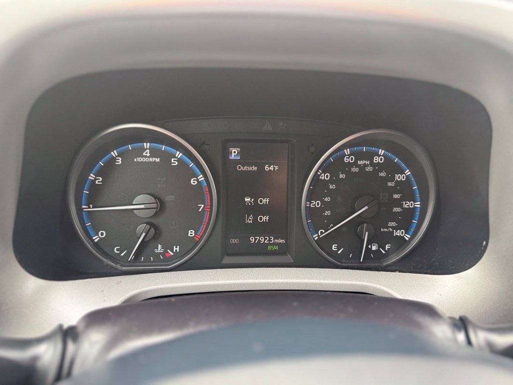 Used 2018 Toyota RAV4 XLE AWD/4WD image 25