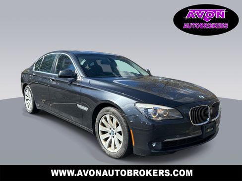 Used 2011 BMW 750i xDrive AWD/4WD image 1