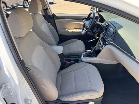 Used 2019 Hyundai Elantra SE FWD image 12