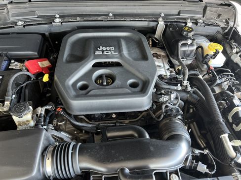 Used 2019 Jeep Wrangler Unlimited Sahara AWD/4WD image 12