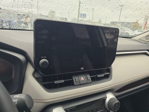 Used 2025 Toyota RAV4 Limited image 30
