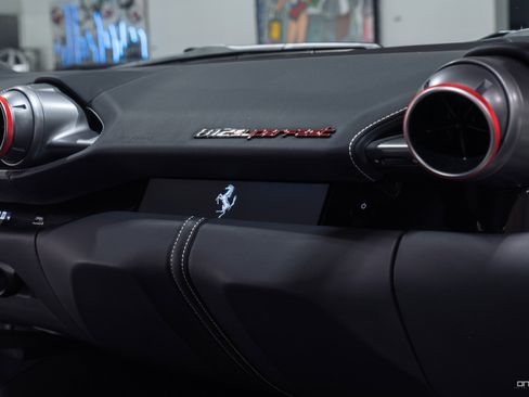 Used 2018 Ferrari 812 Superfast image 10