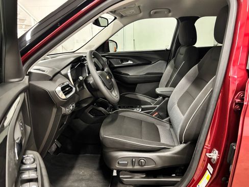 Used 2023 Chevrolet TrailBlazer LT w/ Convenience Package FWD image 16