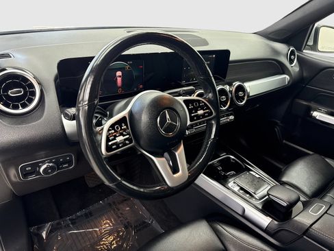 Used 2020 Mercedes-Benz GLB 250 4MATIC w/ Parking Assistance Package image 18