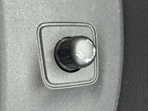 Used 2024 Nissan Frontier SV RWD image 21