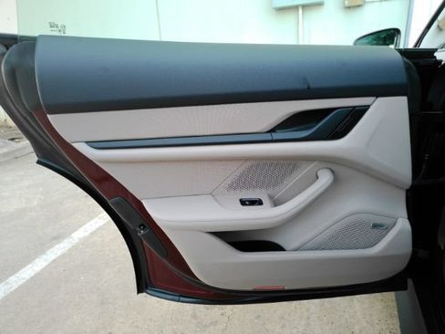 Used 2022 Porsche Taycan RWD image 16
