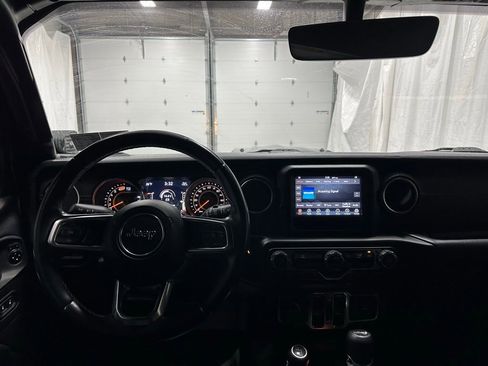 Used 2020 Jeep Wrangler Unlimited Sahara image 16