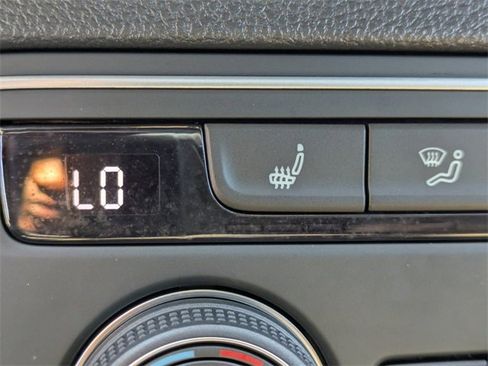 Certified 2021 Volkswagen Atlas Cross Sport SE w/ Panoramic Sunroof Package image 24