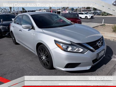 Used 2017 Nissan Altima 2.5 S w/ Power Driver Seat Package FWD image 2