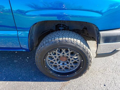 Used 2004 Chevrolet Silverado 2500 LS w/ Snow Plow Prep Package image 30