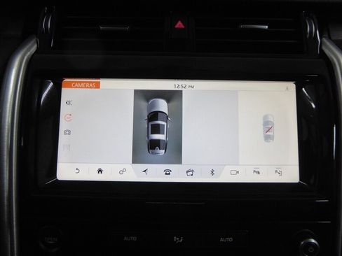 Used 2017 Land Rover Discovery HSE image 16