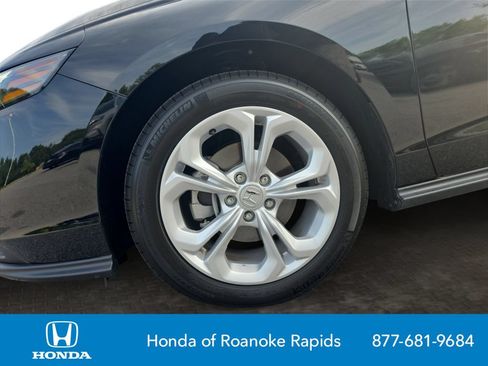 Used 2025 Honda Accord LX image 9