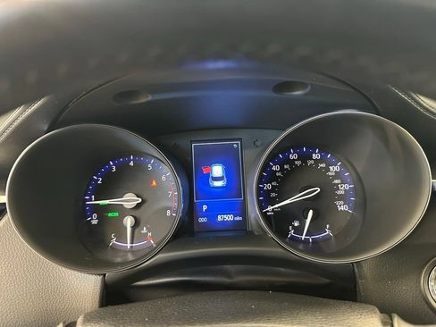 Used 2018 Toyota C-HR XLE FWD image 9