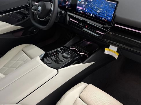 Used 2026 BMW 530i w/ Premium Package image 28