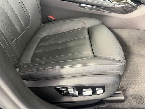 Used 2019 BMW 740i w/ Executive Package RWD image 35