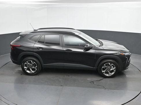 Used 2025 Chevrolet Trax LT FWD image 31