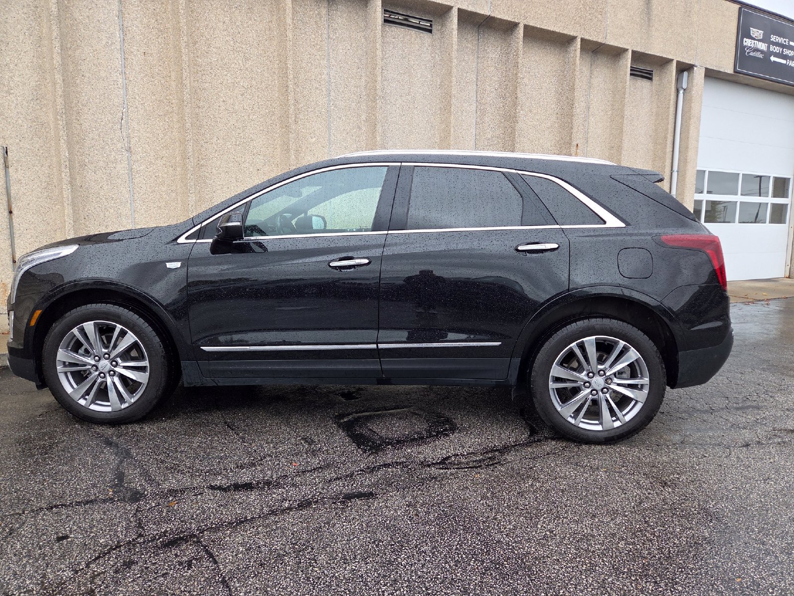Used 2024 Cadillac XT5 Premium Luxury w/ LPO, Floor Liner Package AWD/4WD image 15