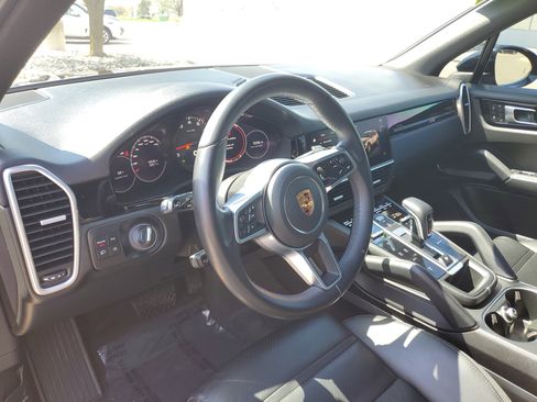 Used 2022 Porsche Cayenne AWD/4WD image 10
