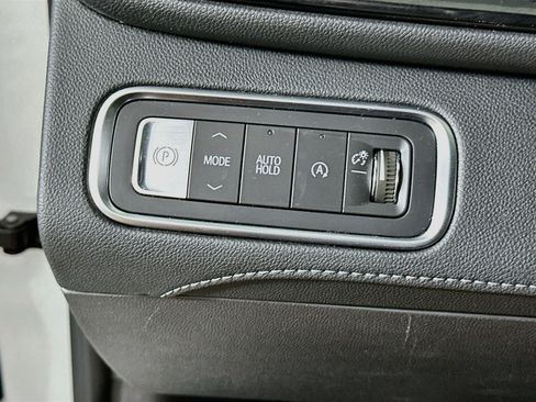 Used 2025 Buick Enclave Preferred FWD image 17