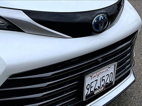 Used 2023 Toyota Sienna Platinum AWD/4WD image 29