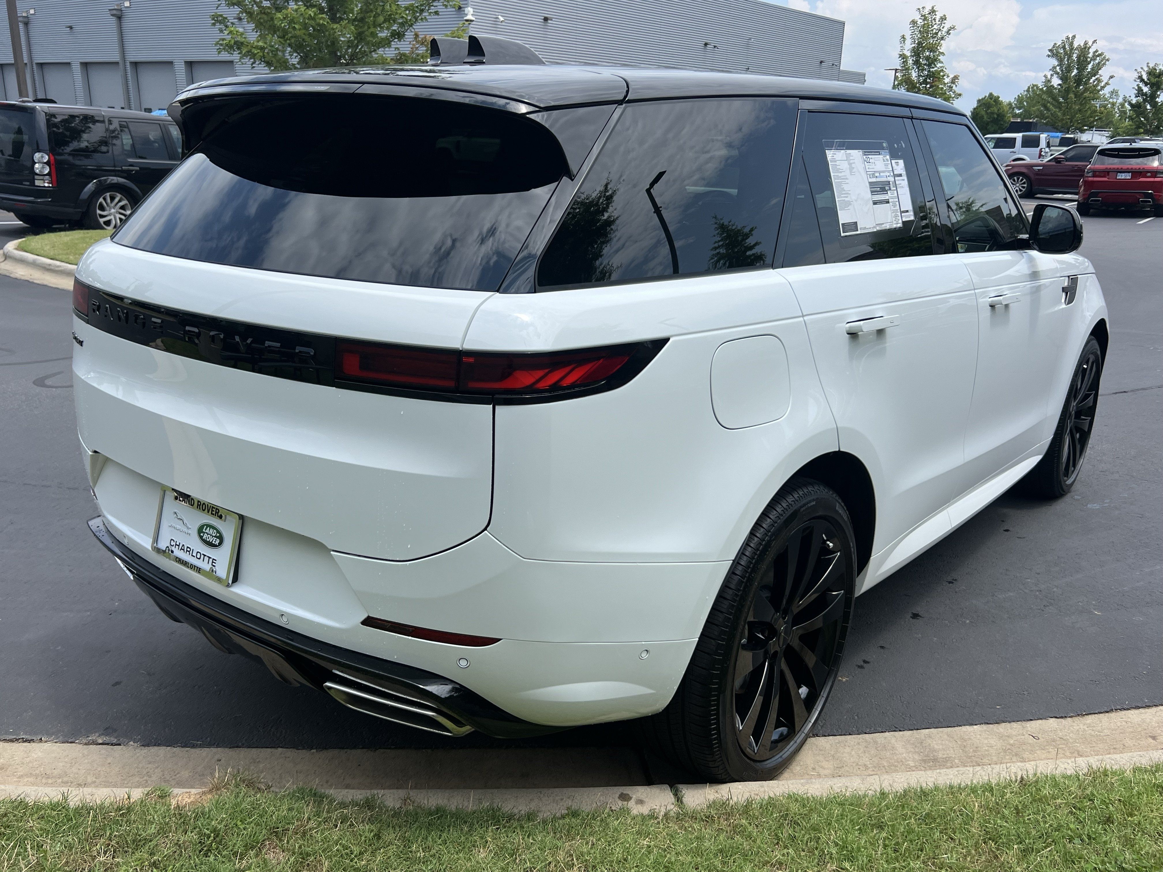 New 2026 Land Rover Range Rover Sport Dynamic SE AWD/4WD image 7