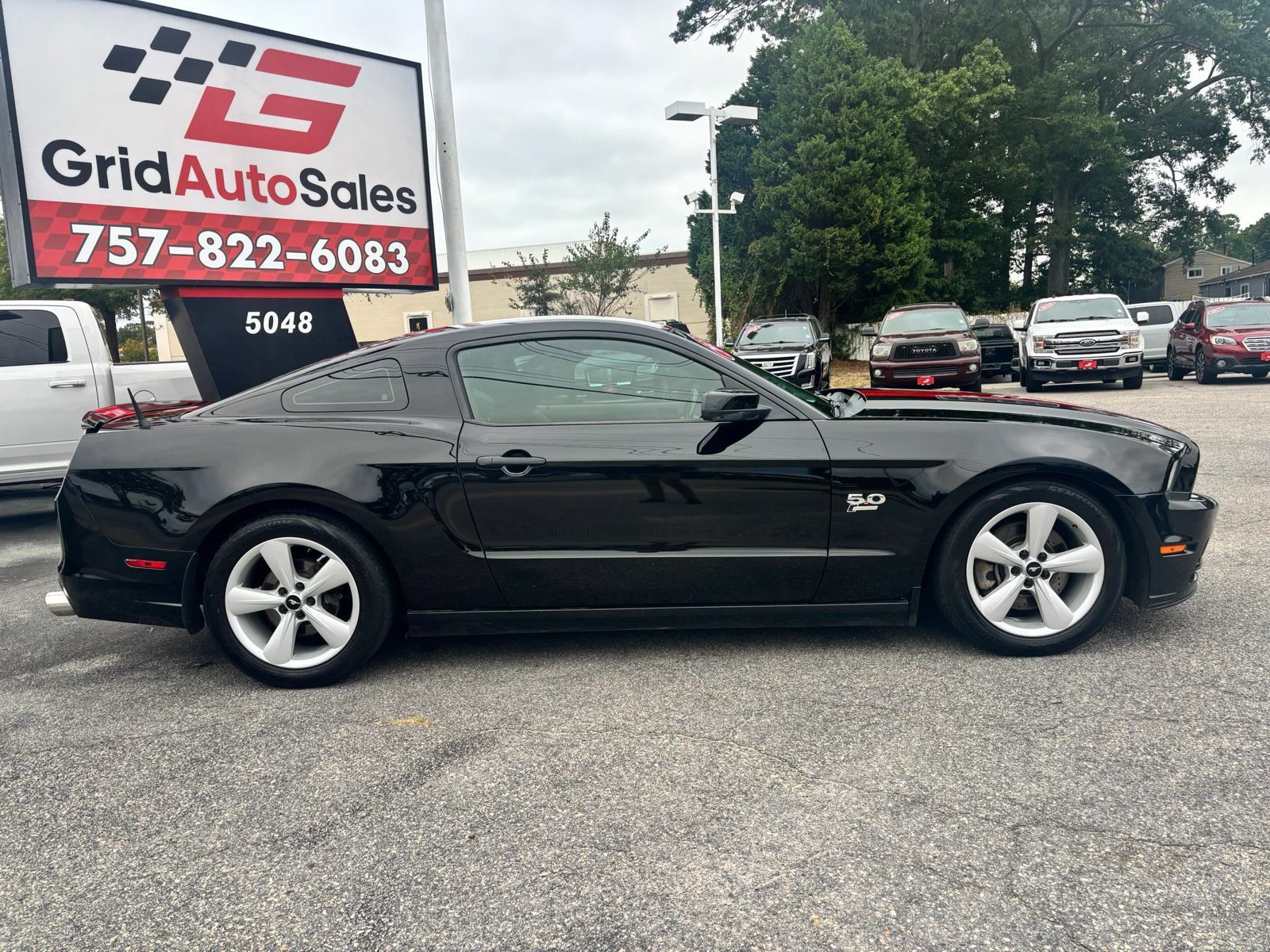 Used 2013 Ford Mustang GT RWD image 2