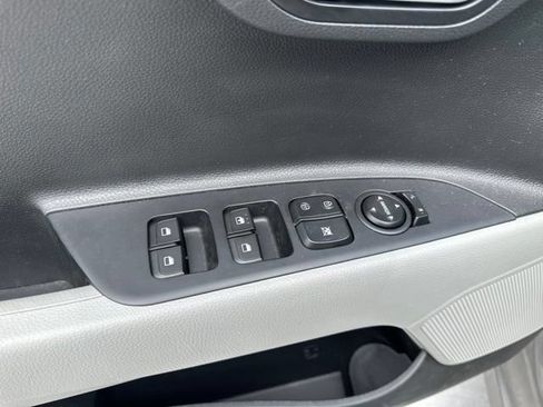 Used 2023 Kia Rio S FWD image 3