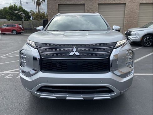 New 2025 Mitsubishi Outlander SEL image 2