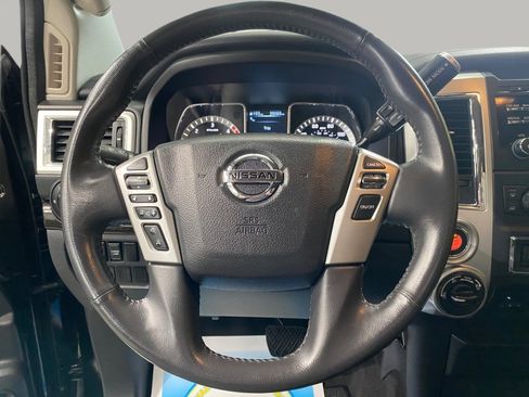 Used 2017 Nissan Titan SV image 10