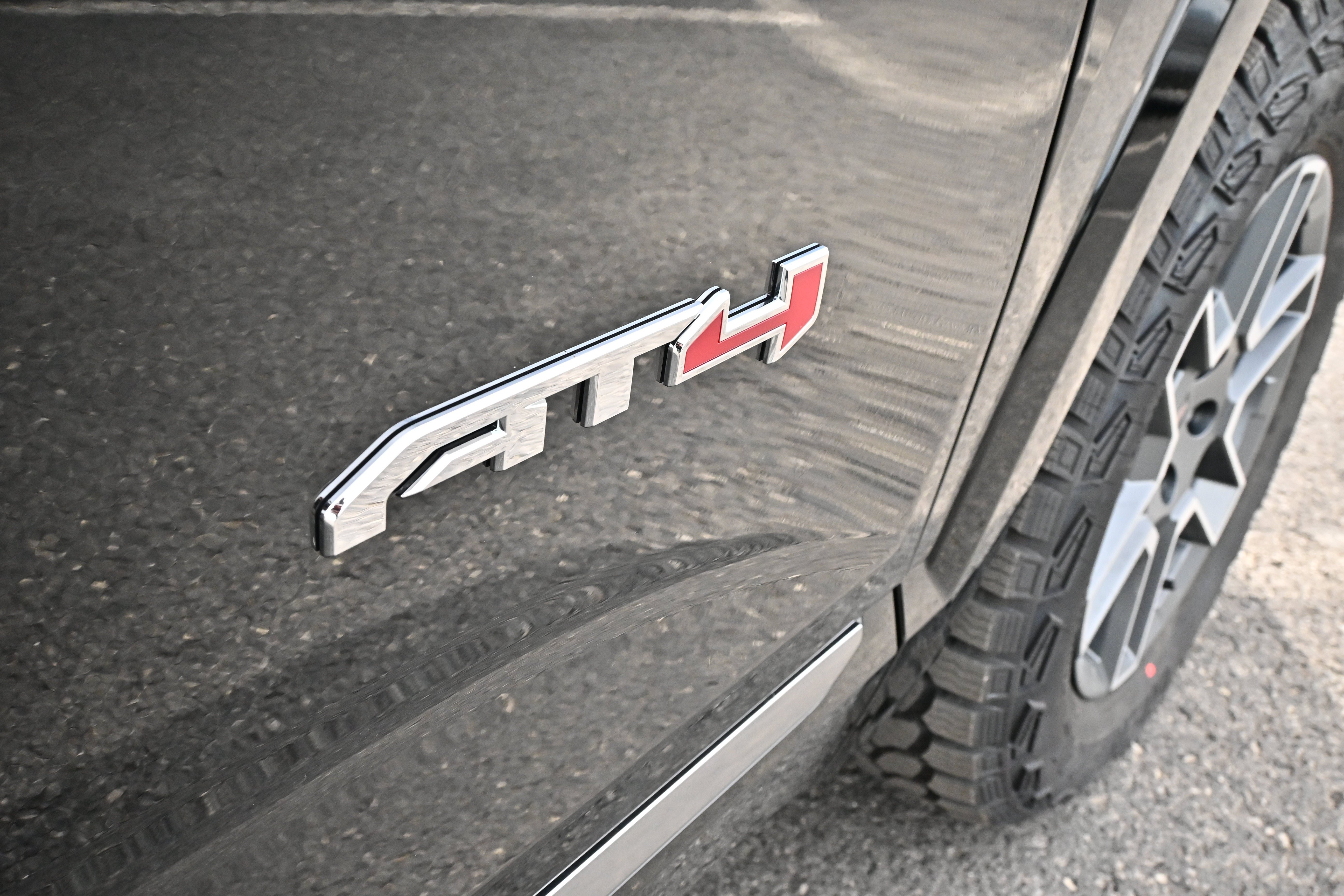 New 2027 GMC Terrain AT4 w/ Technology Package II AWD/4WD image 10