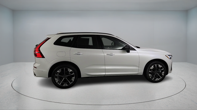 Used 2026 Volvo XC60 B5 Plus w/ Climate Package PRO AWD/4WD image 8