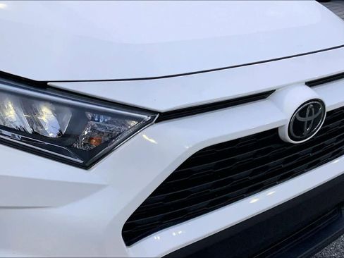 Used 2020 Toyota RAV4 XLE image 28