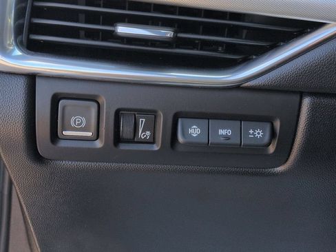 Used 2020 Cadillac XT4 Premium Luxury FWD image 18