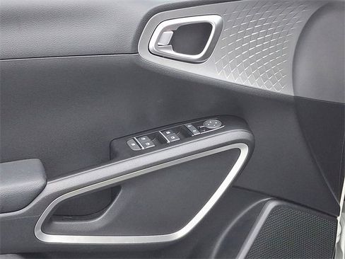 Used 2025 Kia Soul S image 13