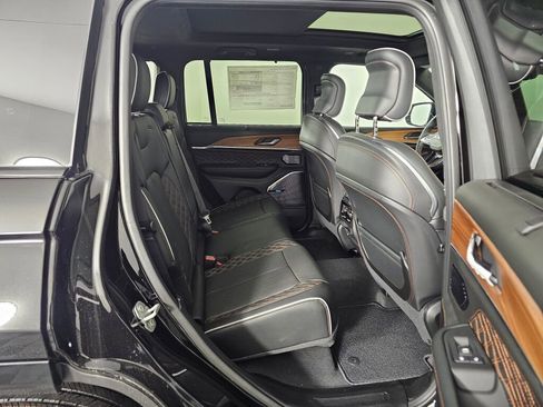 New 2026 Jeep Grand Cherokee Summit w/ Obsidian Package image 36