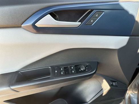 Used 2023 Volkswagen Taos SE image 13