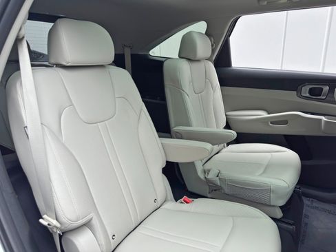 Used 2025 Kia Sorento EX w/ EX Panoramic Sunroof Package FWD image 35
