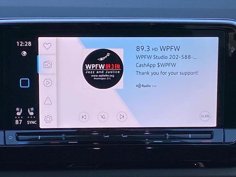 Certified 2025 Volkswagen Atlas Cross Sport SE w/ Panoramic Sunroof Package image 7