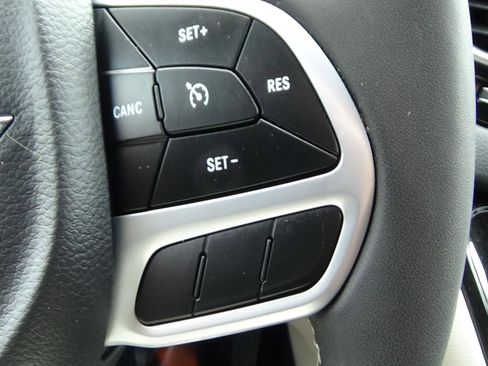 Certified 2023 Chrysler Voyager LX FWD image 21