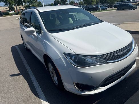 Used 2020 Chrysler Pacifica Touring-L Plus w/ Tire & Wheel Group FWD image 2