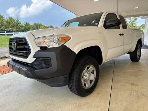 Used 2019 Toyota Tacoma SR AWD/4WD image 9