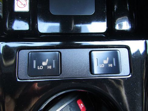 Used 2021 Toyota Prius XLE image 19