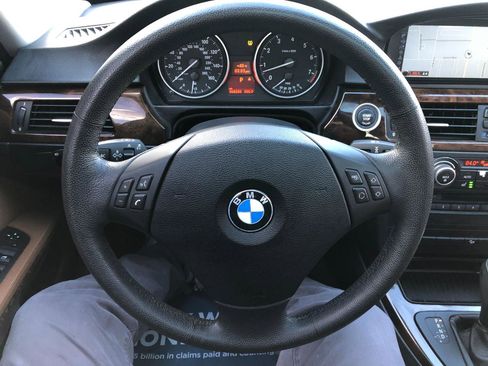 Used 2010 BMW 328i xDrive Sedan image 17