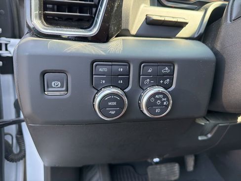 Used 2024 GMC Sierra 2500 Denali Ultimate image 13