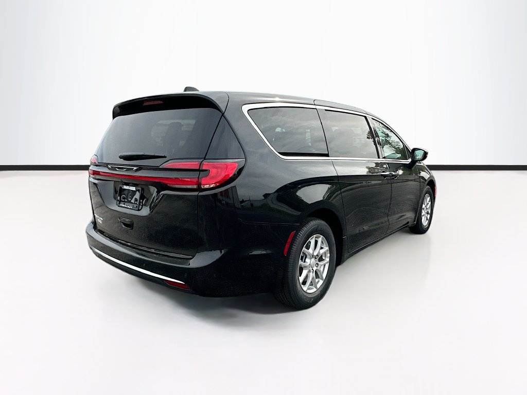 New 2027 Chrysler Pacifica Select FWD image 9
