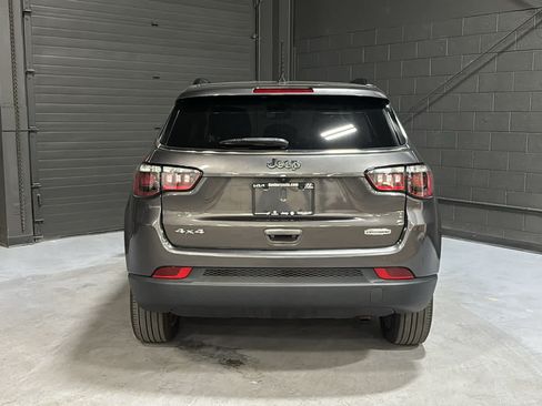 Used 2022 Jeep Compass Latitude w/ Sun and Sound Group AWD/4WD image 6