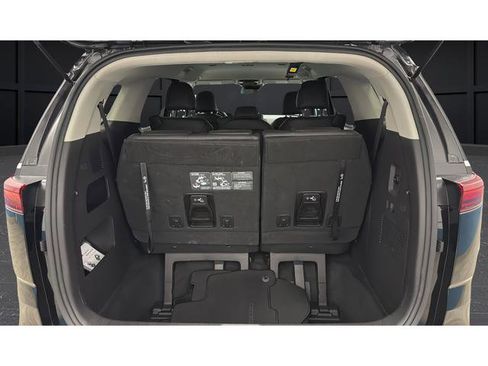 Used 2024 Kia Carnival LX image 26