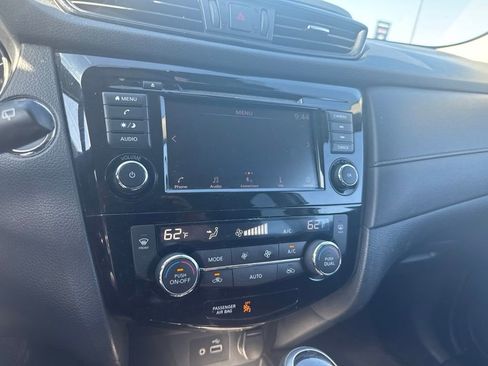 Used 2019 Nissan Rogue SV FWD image 15