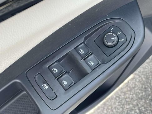 Used 2025 Volkswagen Taos S image 15